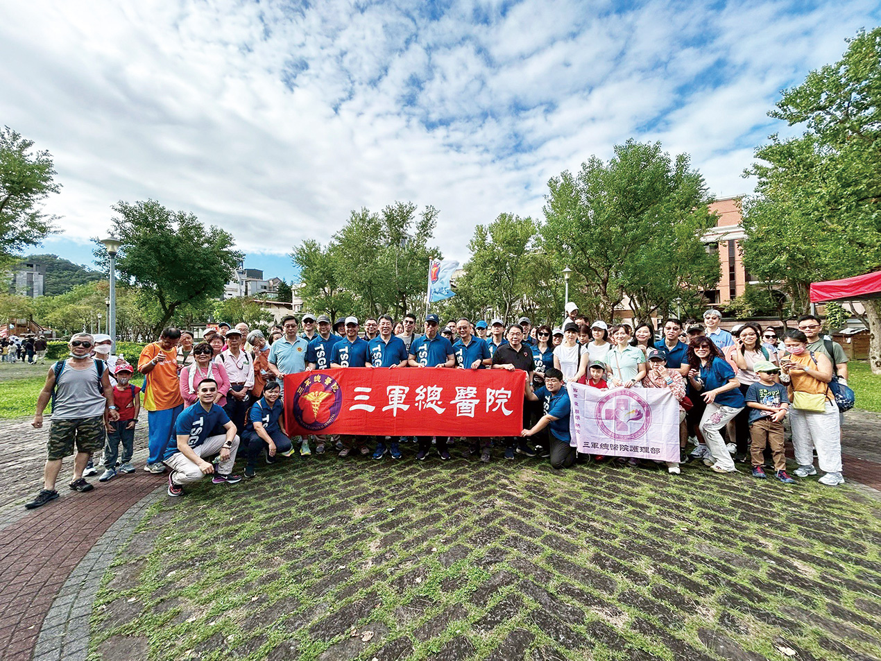 親山健行出發大合影